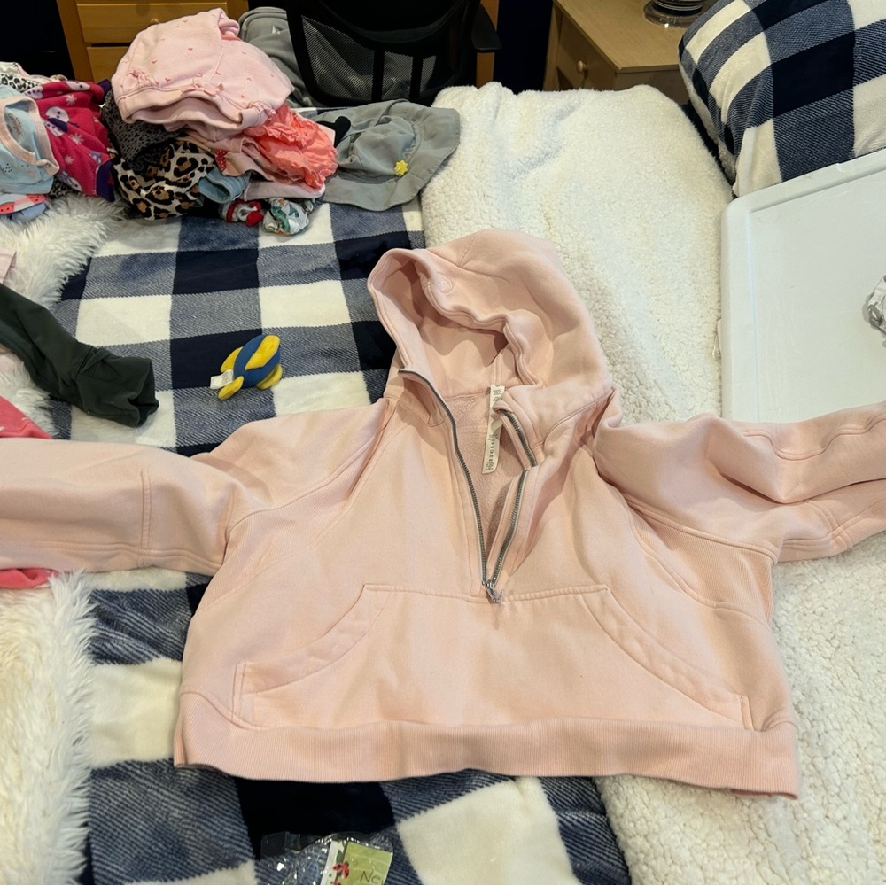 Cropped lululemon hoodie size M/L